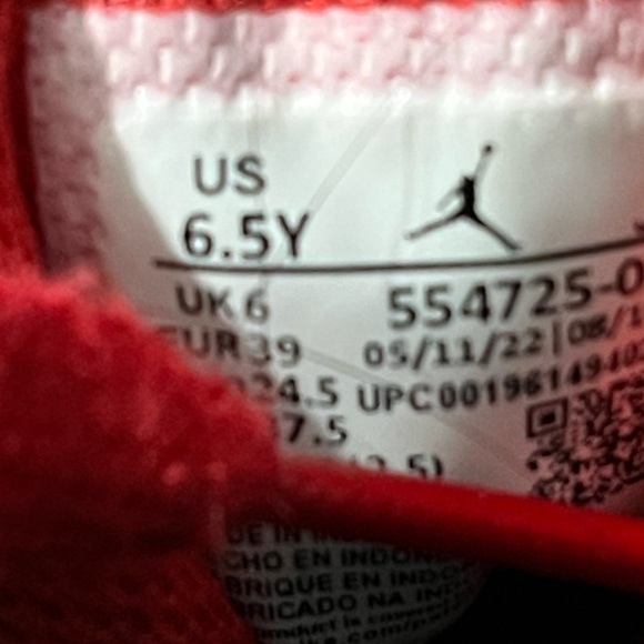 Nike Jordan 1s - Picture 6 of 6